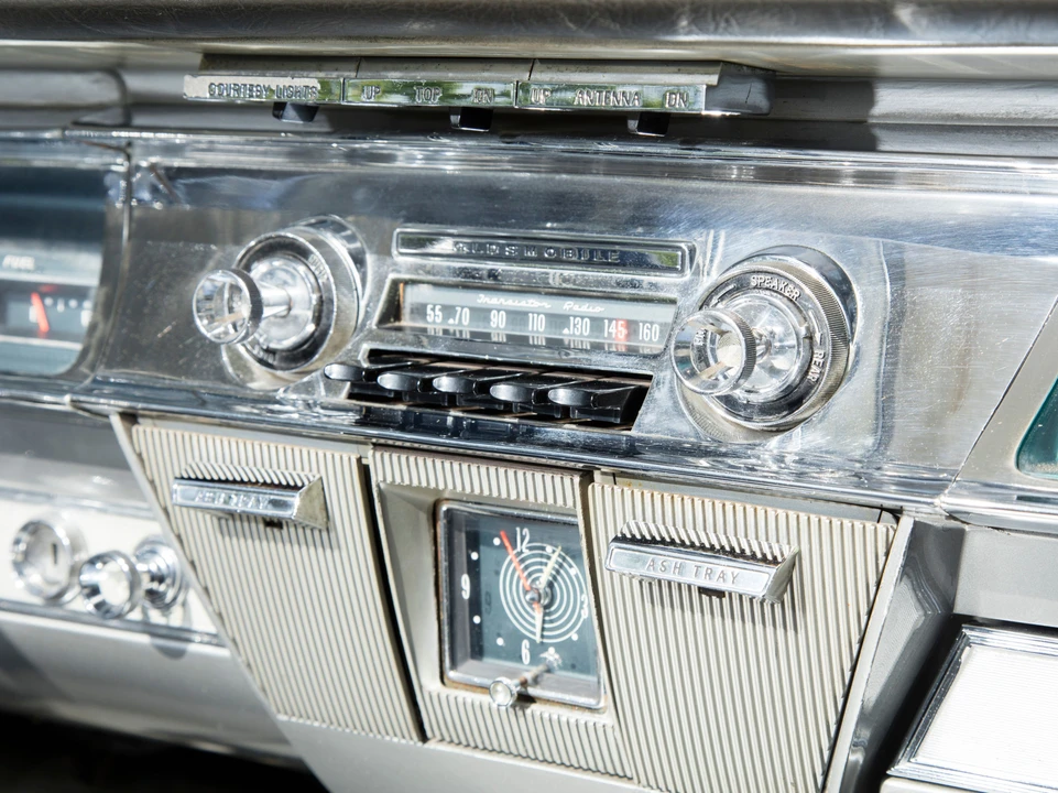 1962 Oldsmobile Starfire - Image 16 of 31