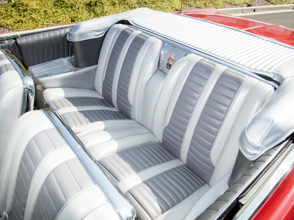 1962 Oldsmobile Starfire - Image 19 of 31