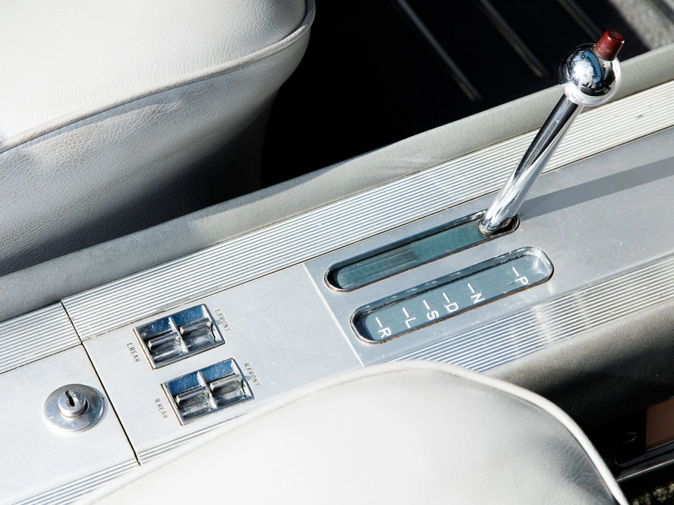 1962 Oldsmobile Starfire - Image 17 of 31