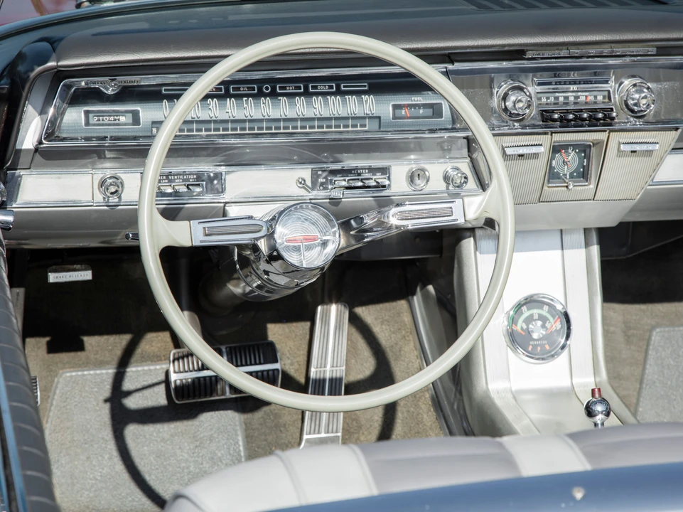 1962 Oldsmobile Starfire - Image 23 of 31