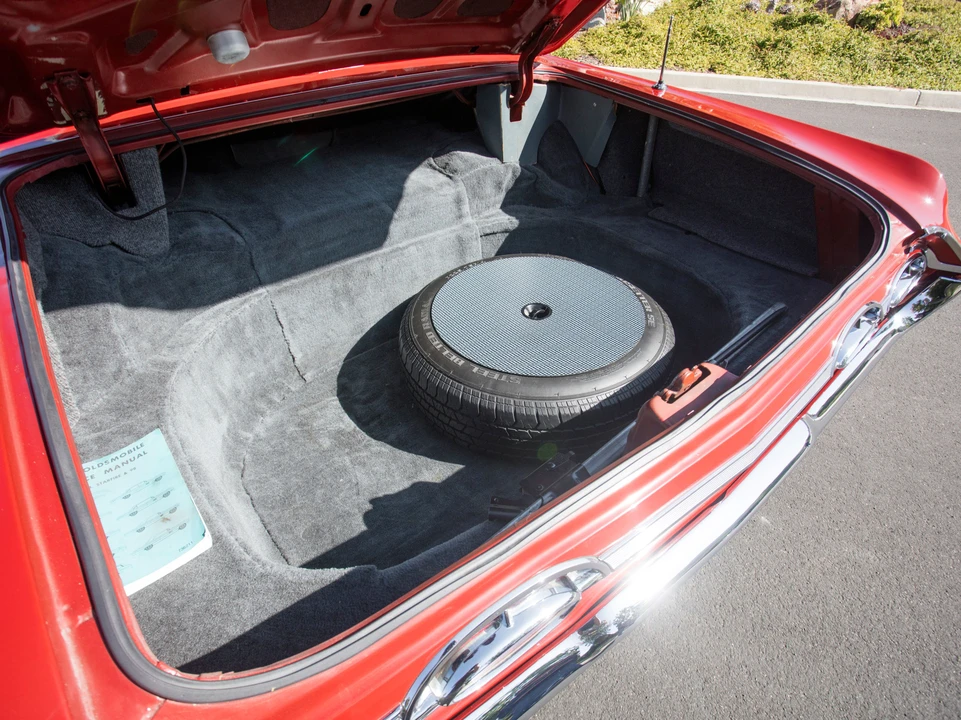 1962 Oldsmobile Starfire - Image 11 of 31