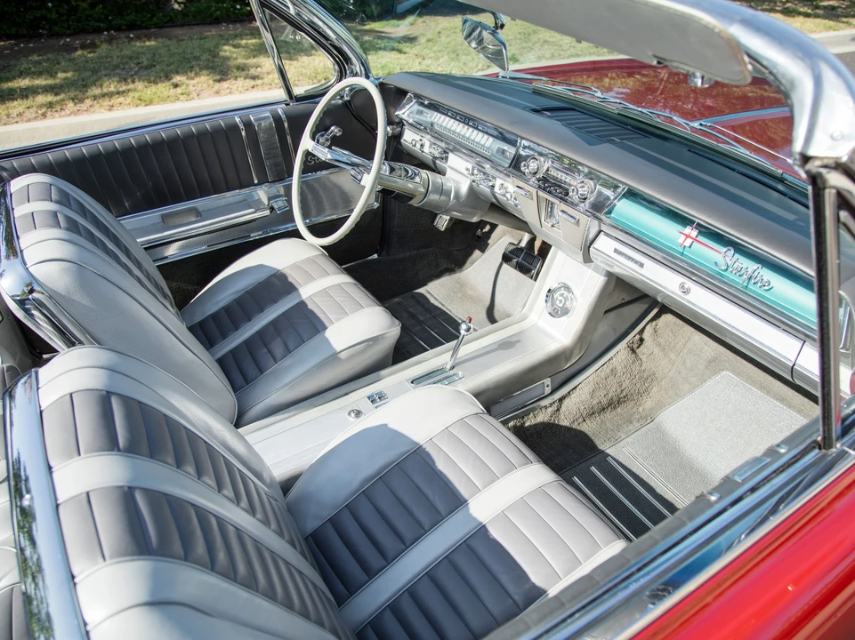 1962 Oldsmobile Starfire - Image 25 of 31
