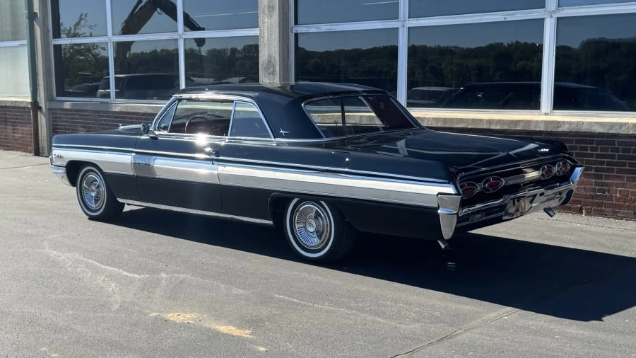 1962 Oldsmobile Starfire - Image 3 of 10