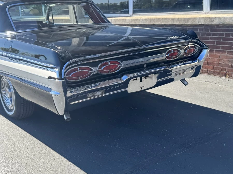 1962 Oldsmobile Starfire - Image 5 of 10