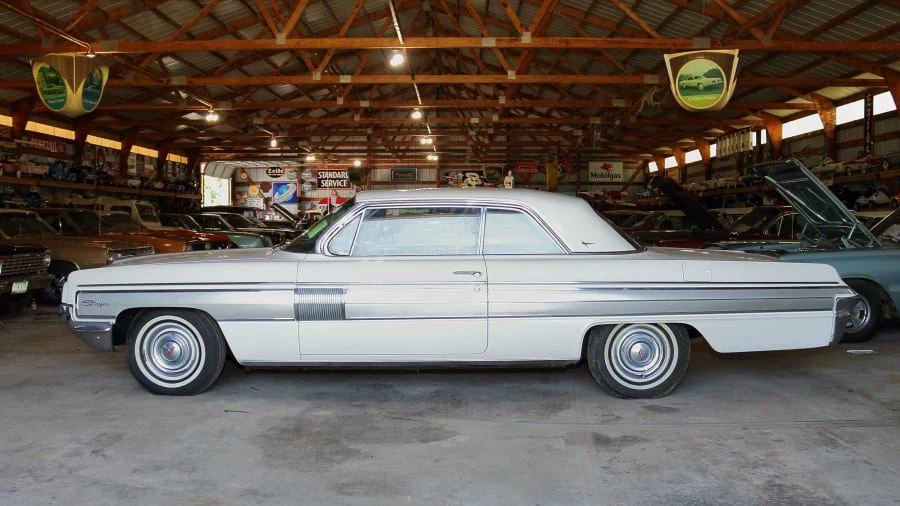 1962 Oldsmobile Starfire - Image 6 of 11