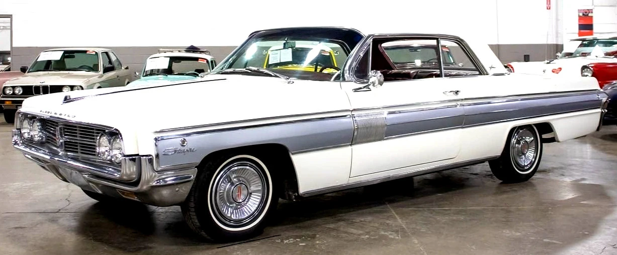 1962 Oldsmobile Starfire - Image 7 of 8