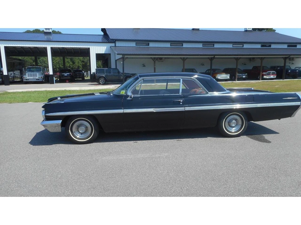 1962 Pontiac Bonneville 2nd Gen - Image 2 of 11