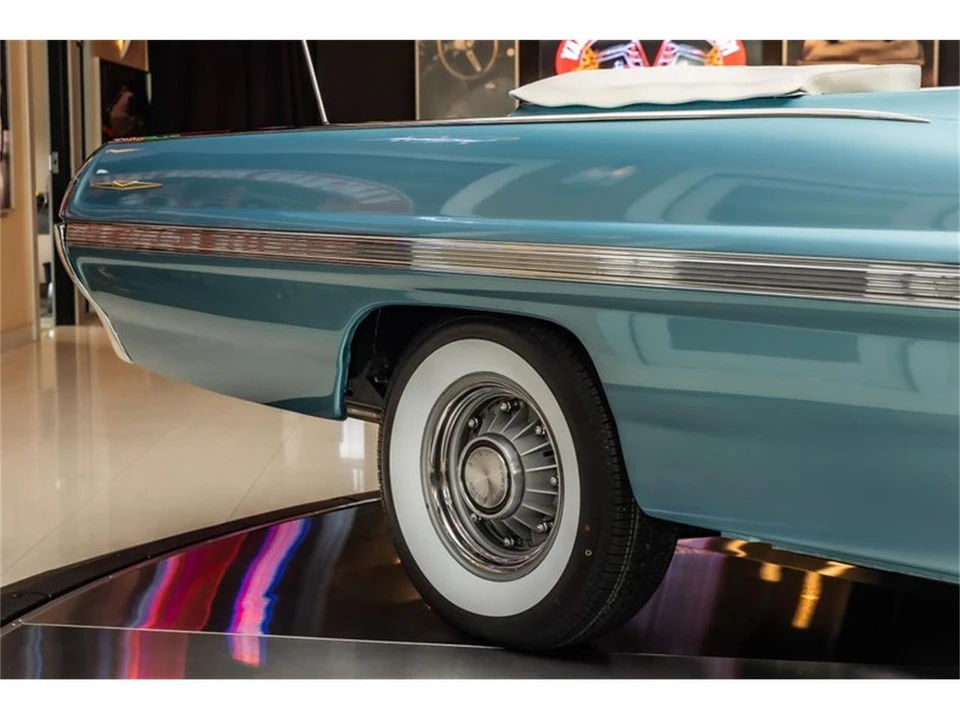 1962 Pontiac Bonneville 2nd Gen - Image 25 of 31