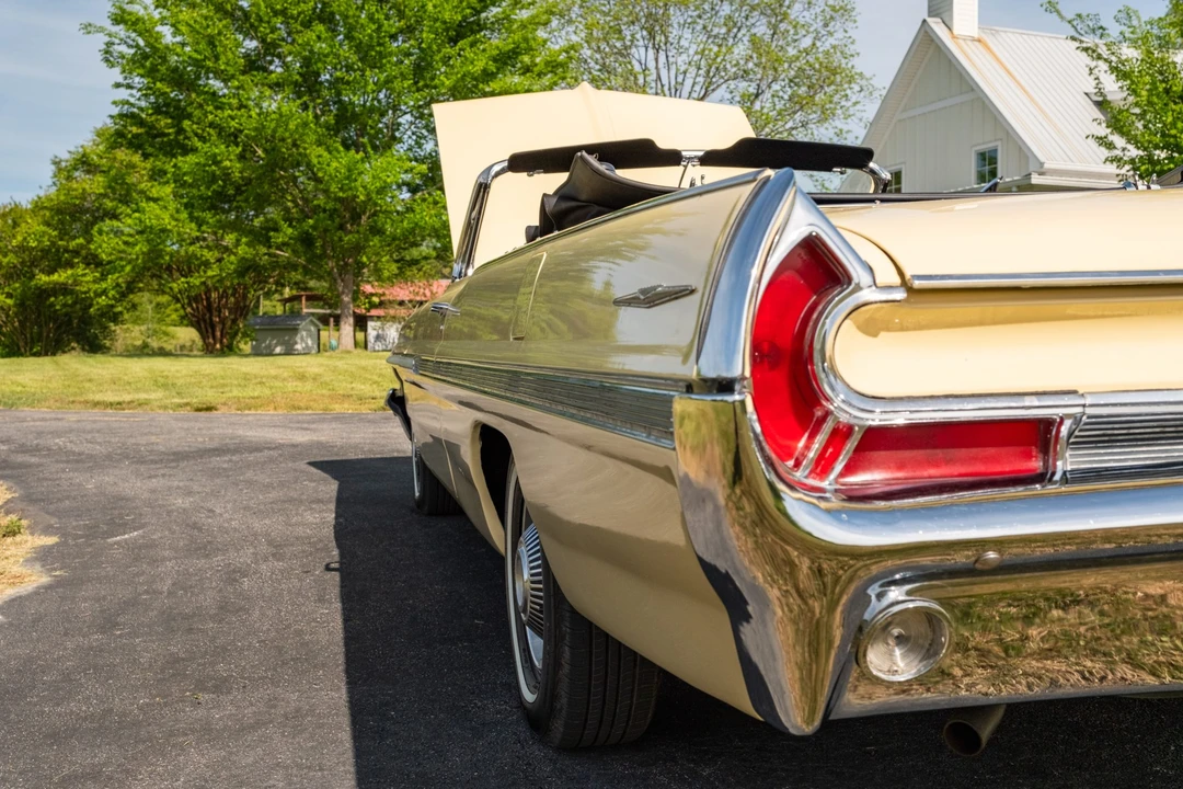 1962 Pontiac Bonneville 2nd Gen - Image 15 of 31