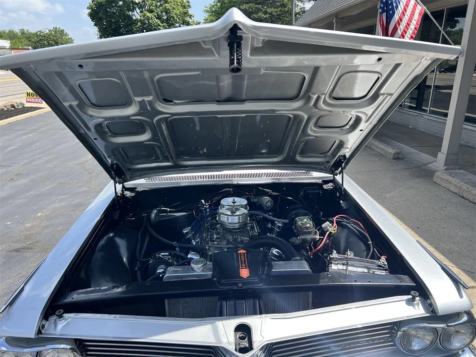 1962 Pontiac Catalina 3rd Gen - Image 9 of 30