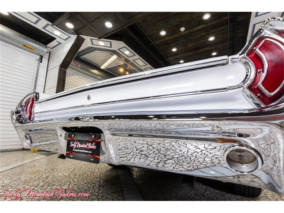 1962 Pontiac Catalina 3rd Gen - Image 29 of 31
