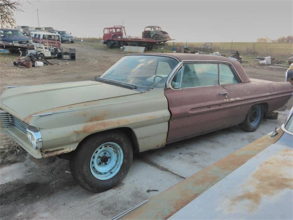 1962 Pontiac Grand Prix 1st Gen - Image 2 of 22