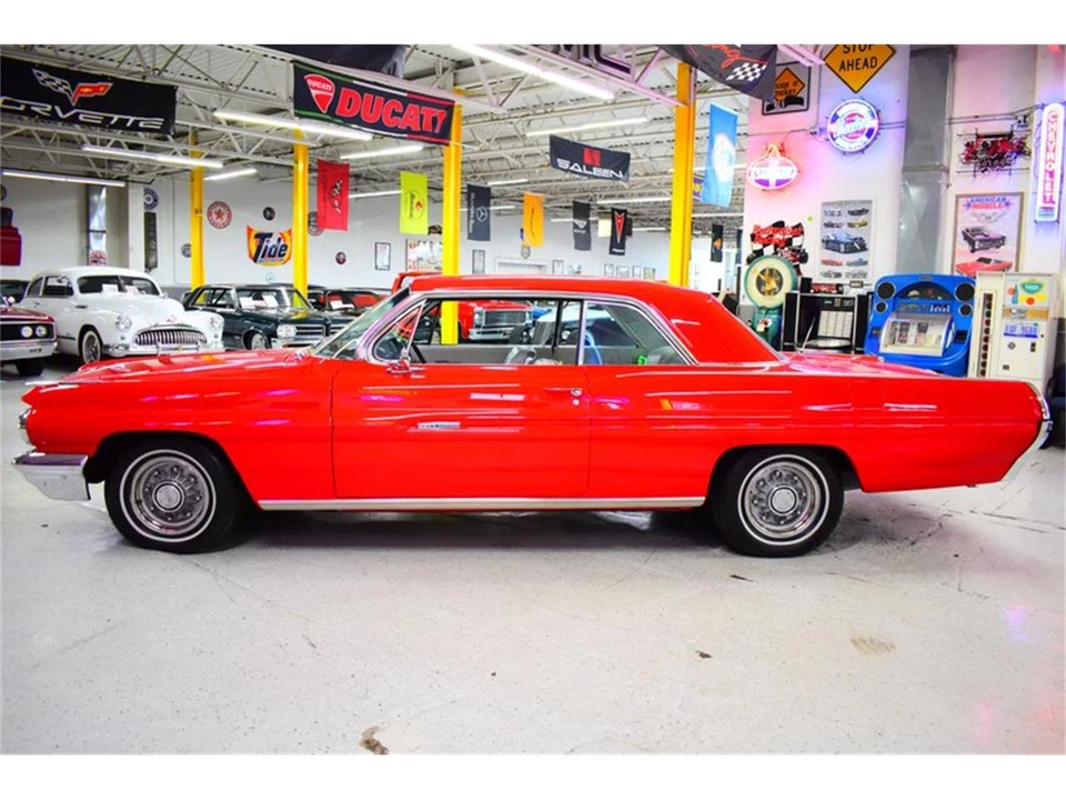 1962 Pontiac Grand Prix 1st Gen - Image 18 of 31