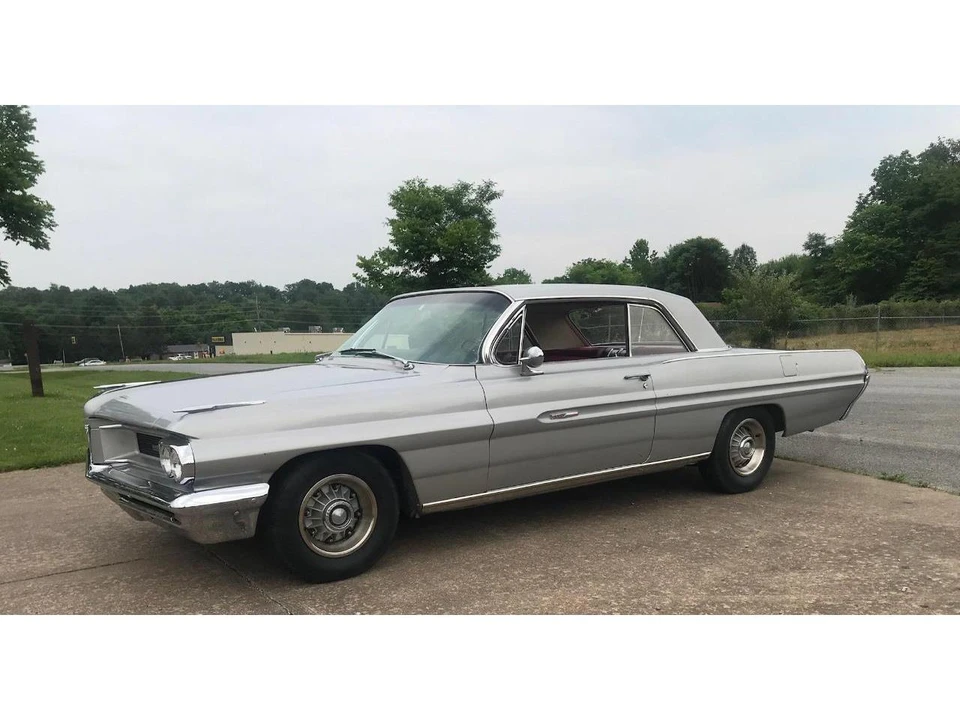 1962 Pontiac Grand Prix 1st Gen - Image 2 of 19