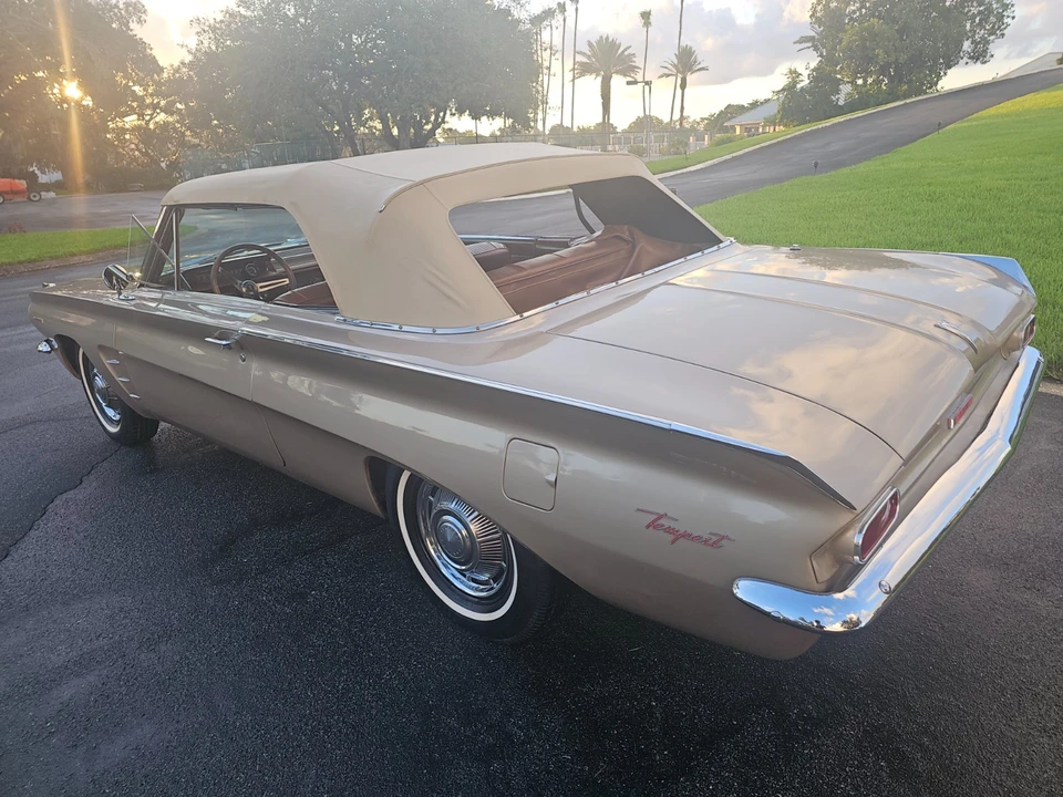 1962 Pontiac Tempest - Image 11 of 21