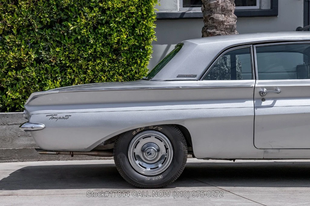 1962 Pontiac Tempest - Image 11 of 12