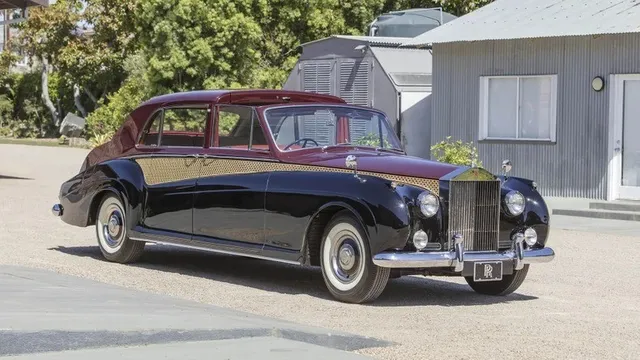 1962 Rolls-Royce Phantom V James Young Sedanca De Ville