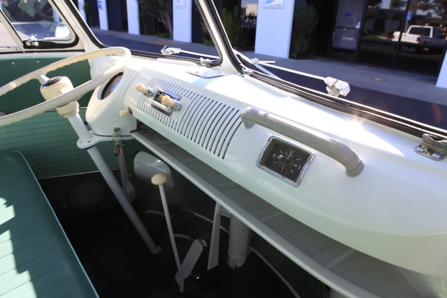 1962 Volkswagen Split-Window Bus - Image 2 of 7
