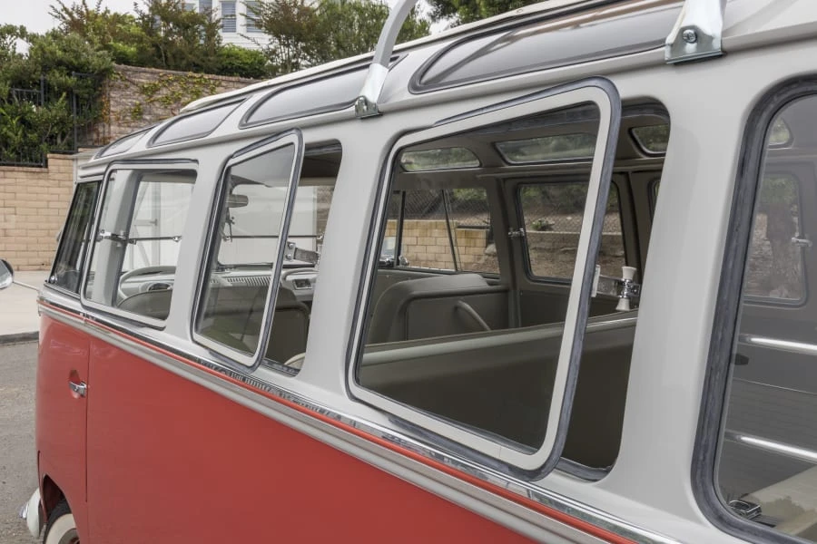 1962 Volkswagen Split-Window Bus - Image 9 of 12