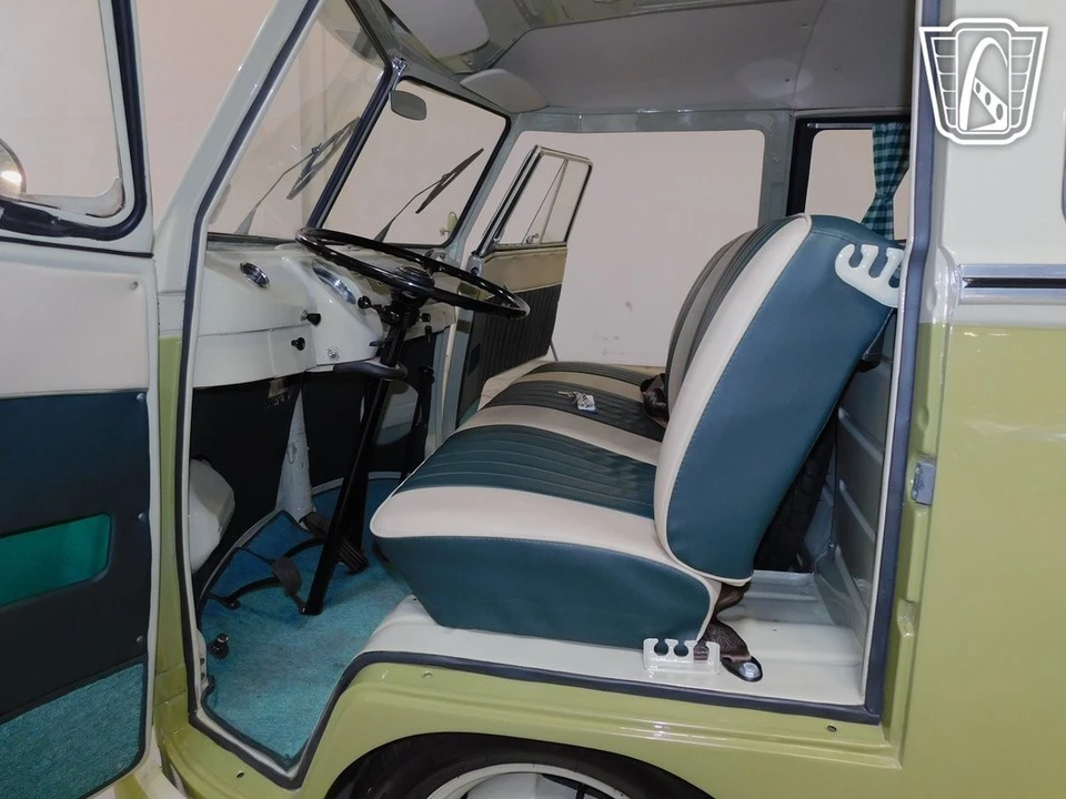 1962 Volkswagen Split-Window Bus - Image 7 of 12