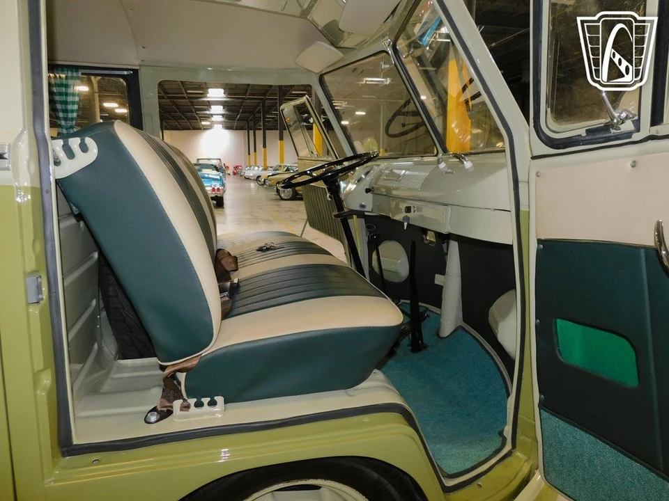 1962 Volkswagen Split-Window Bus - Image 8 of 12