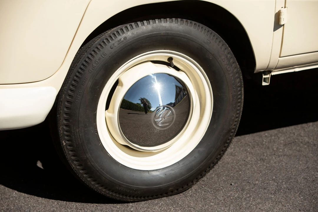 1962 Volkswagen Split-Window Bus - Image 18 of 30