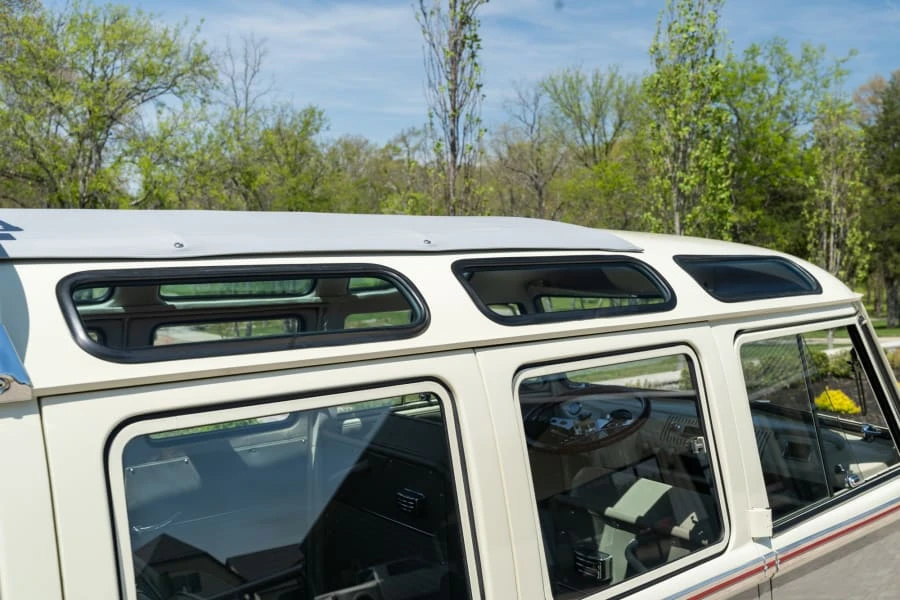 1962 Volkswagen Split-Window Bus - Image 9 of 31
