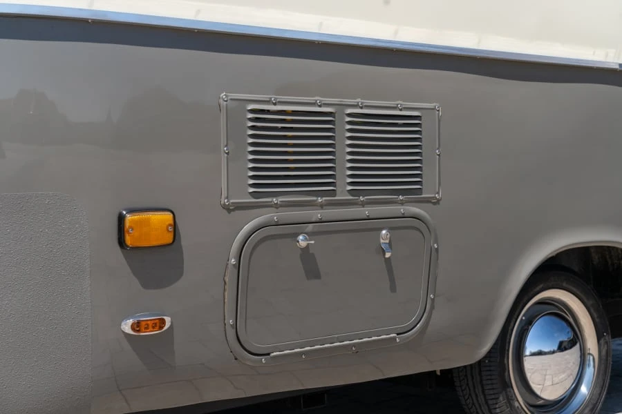 1962 Volkswagen Split-Window Bus - Image 30 of 31