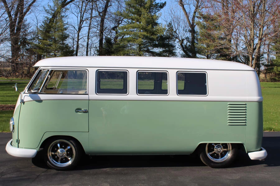 1962 Volkswagen Split-Window Bus - Image 2 of 10
