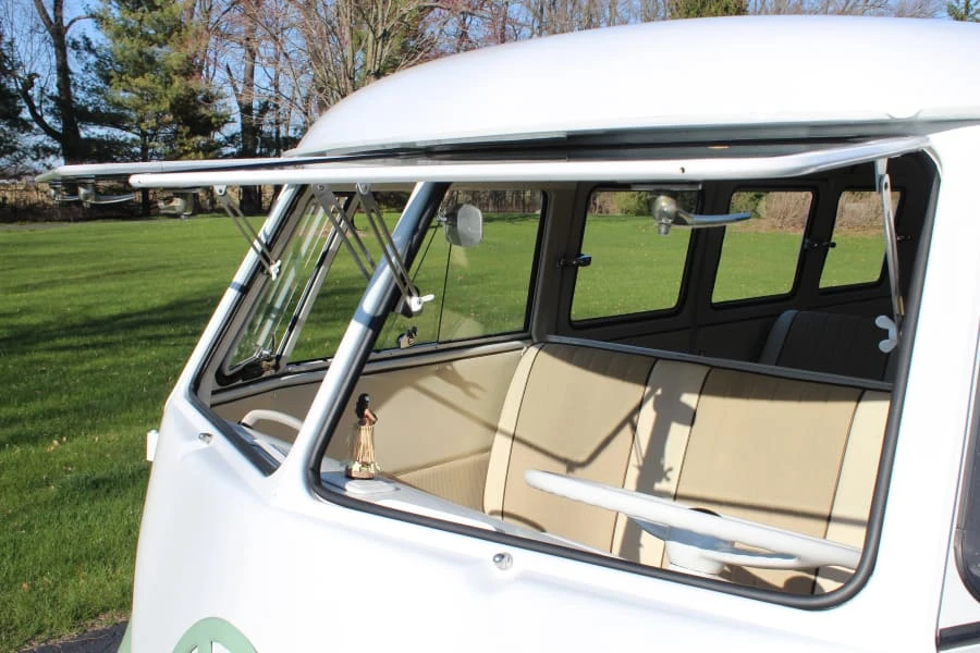 1962 Volkswagen Split-Window Bus - Image 6 of 10