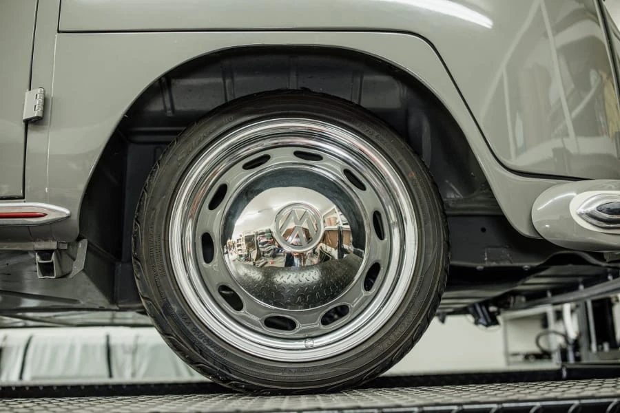 1962 Volkswagen Split-Window Bus - Image 9 of 31