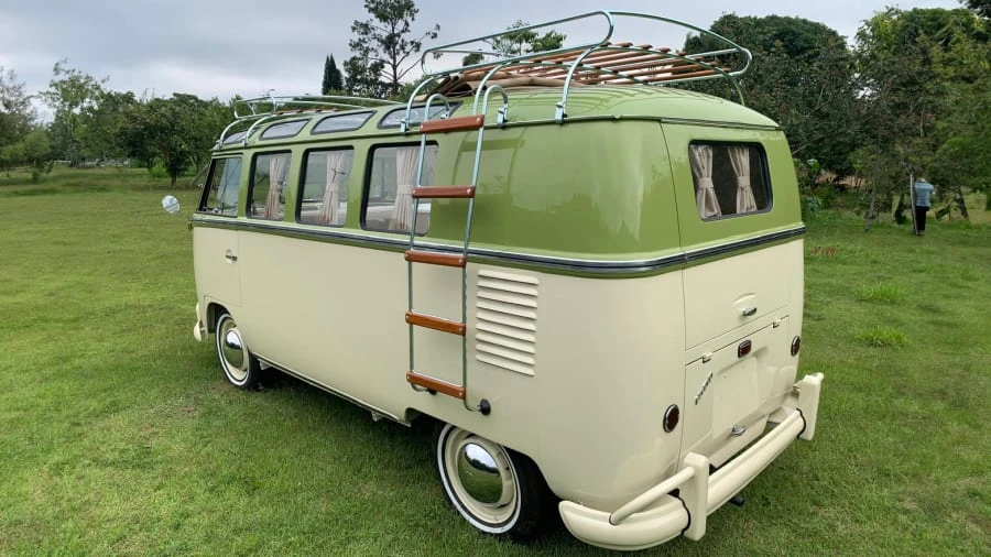 1962 Volkswagen Split-Window Bus - Image 2 of 31