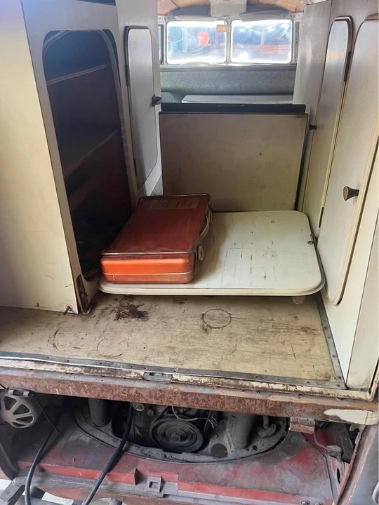 1962 Volkswagen Split-Window Camper - Image 4 of 10