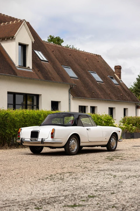 1963 Alfa Romeo 2600 - Image 11 of 31