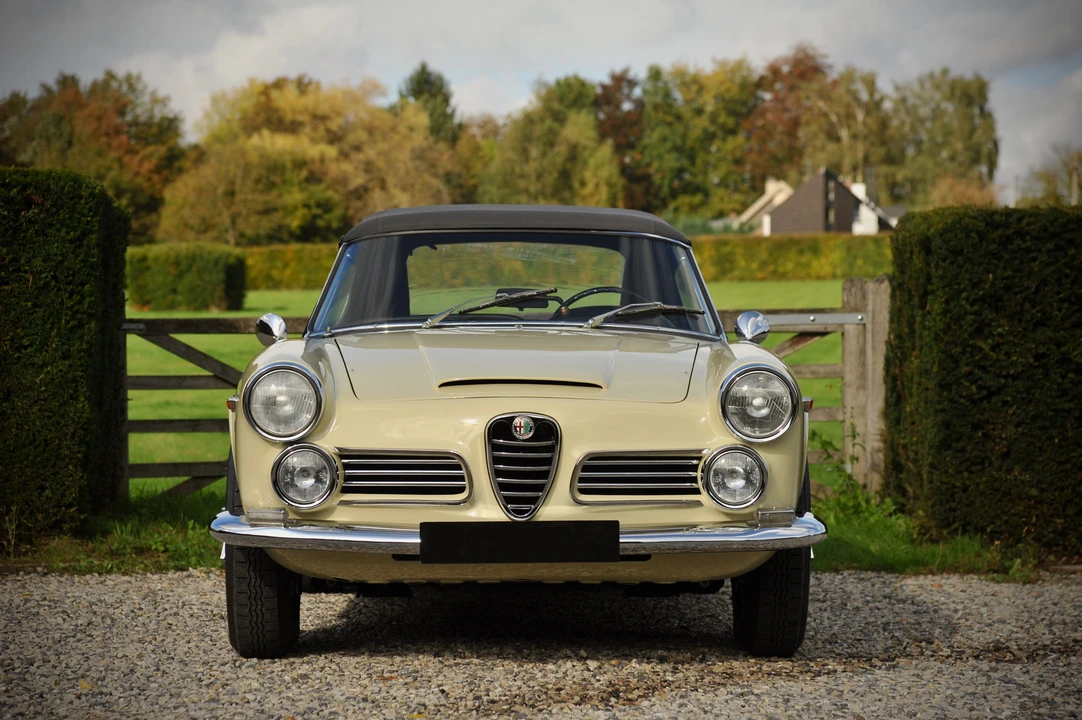 1963 Alfa Romeo 2600 - Image 5 of 24