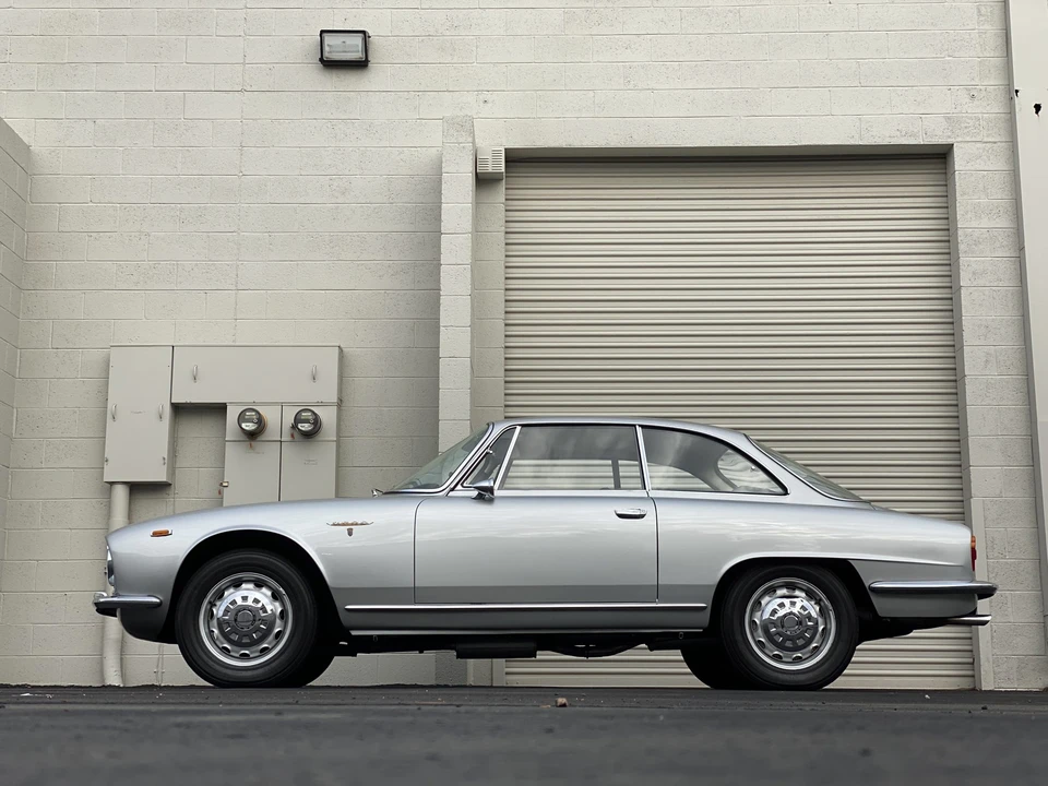 1963 Alfa Romeo 2600 - Image 11 of 31