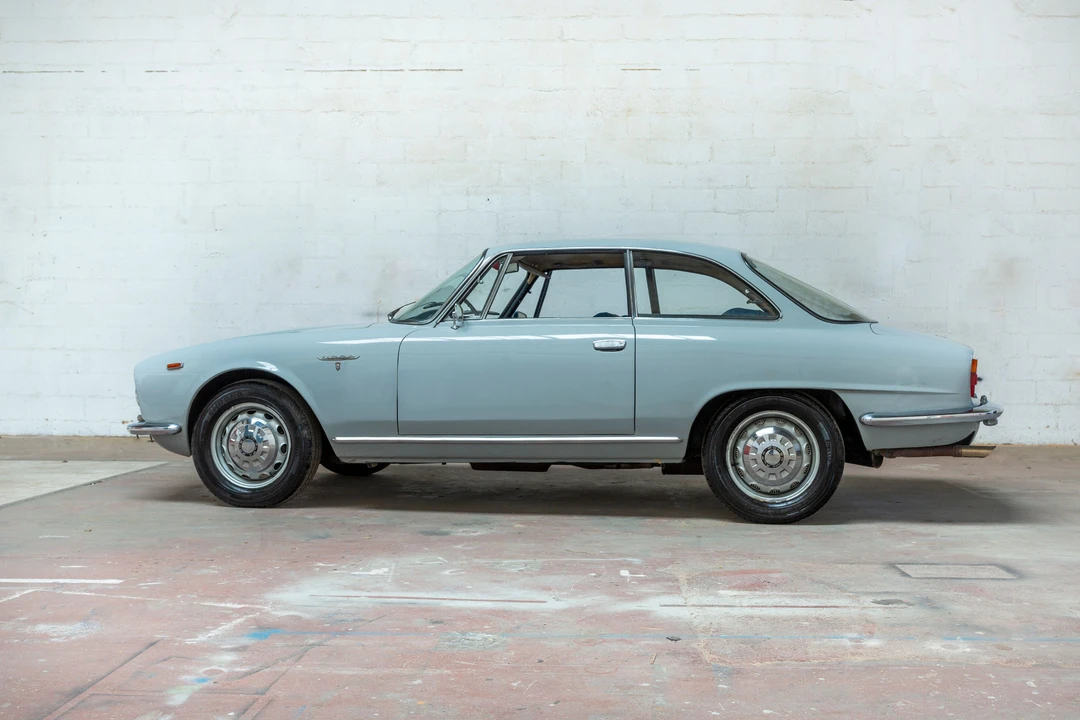 1963 Alfa Romeo 2600 - Image 2 of 31
