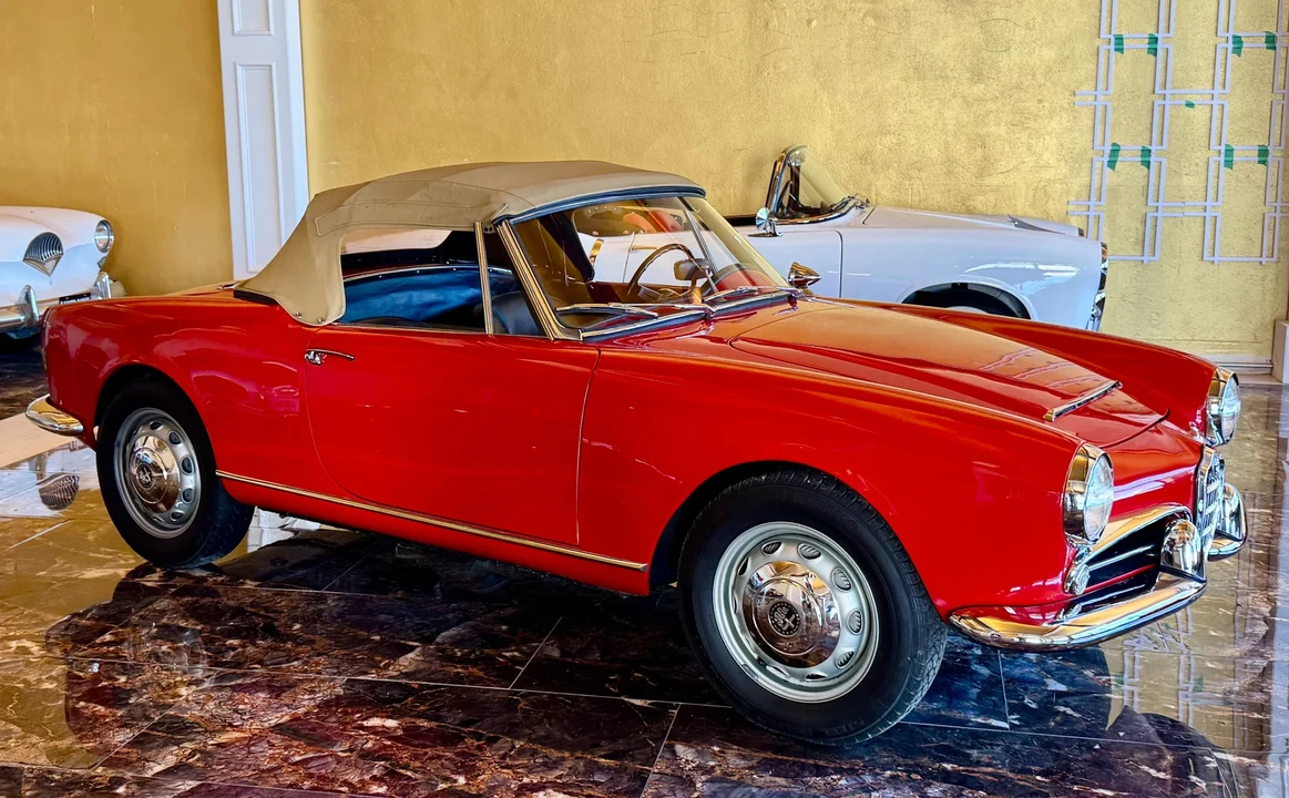 1963 Alfa Romeo 105/115 Series Spider - Image 28 of 31