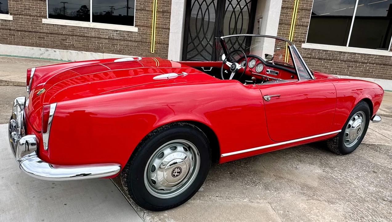 1963 Alfa Romeo 105/115 Series Spider - Image 24 of 31