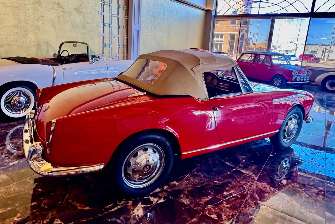 1963 Alfa Romeo 105/115 Series Spider - Image 22 of 31