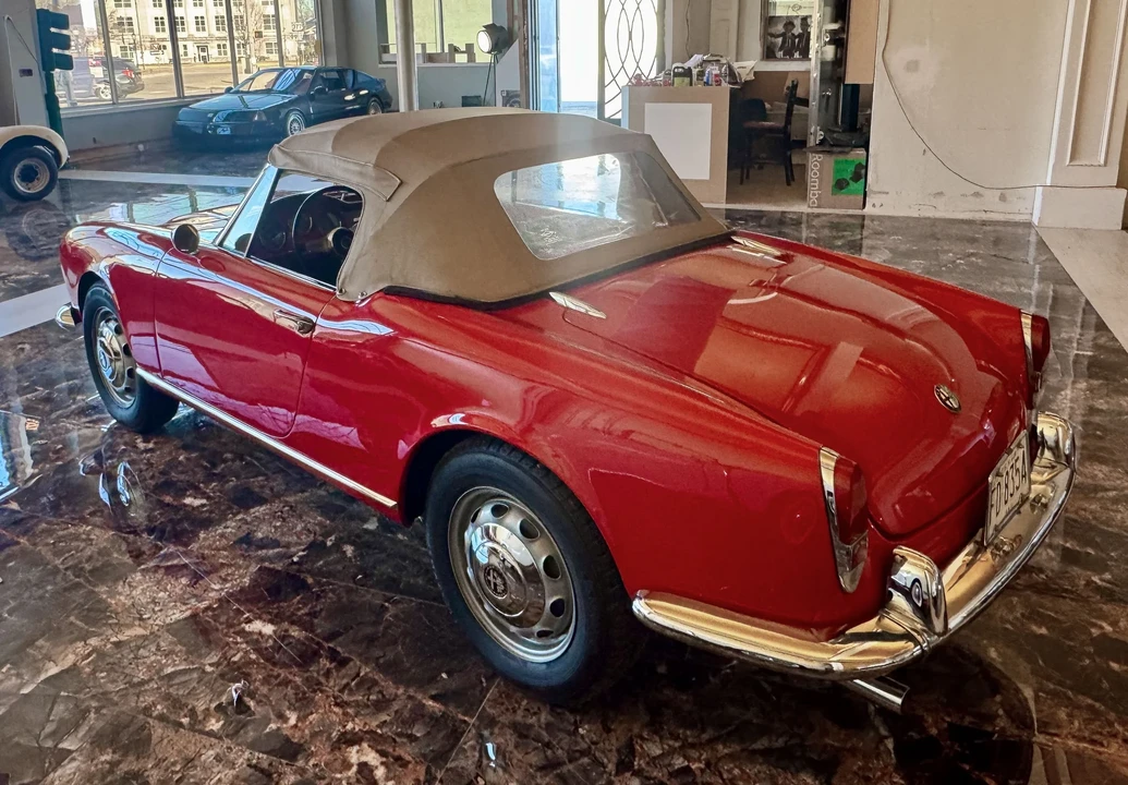 1963 Alfa Romeo 105/115 Series Spider - Image 16 of 31