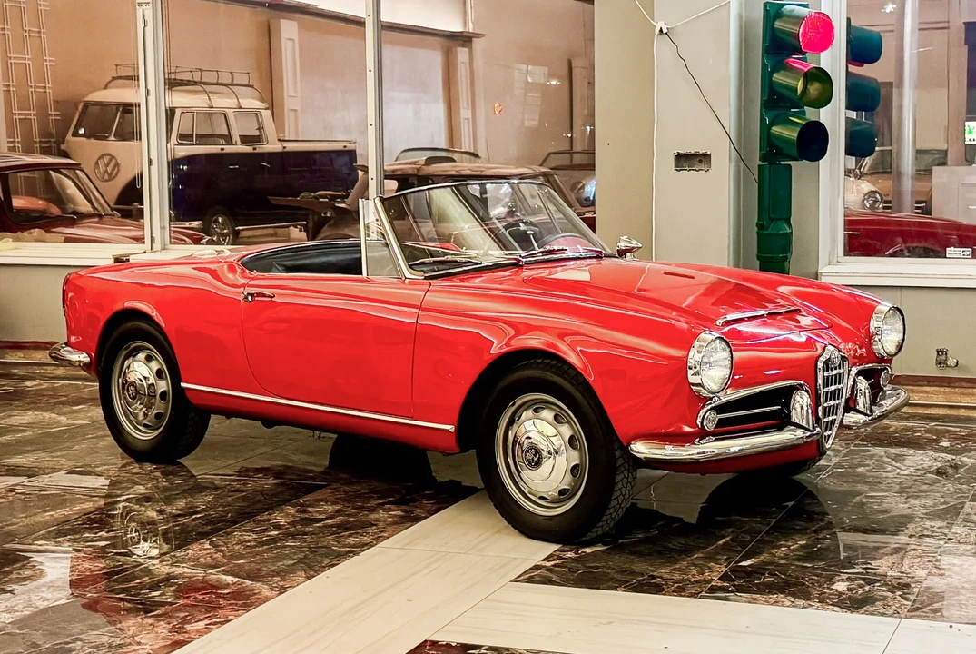 1963 Alfa Romeo 105/115 Series Spider - Image 29 of 31