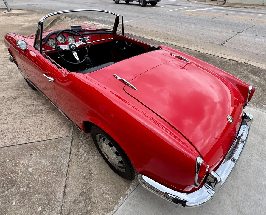 1963 Alfa Romeo 105/115 Series Spider - Image 13 of 31