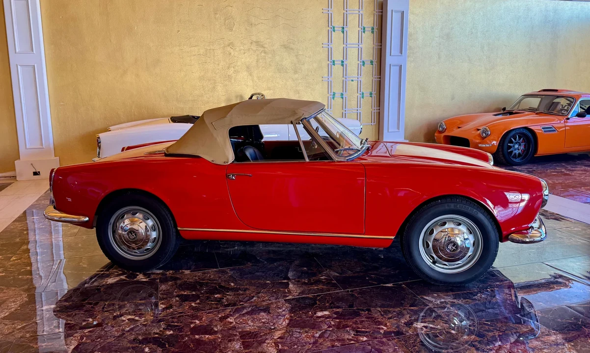 1963 Alfa Romeo 105/115 Series Spider - Image 25 of 31