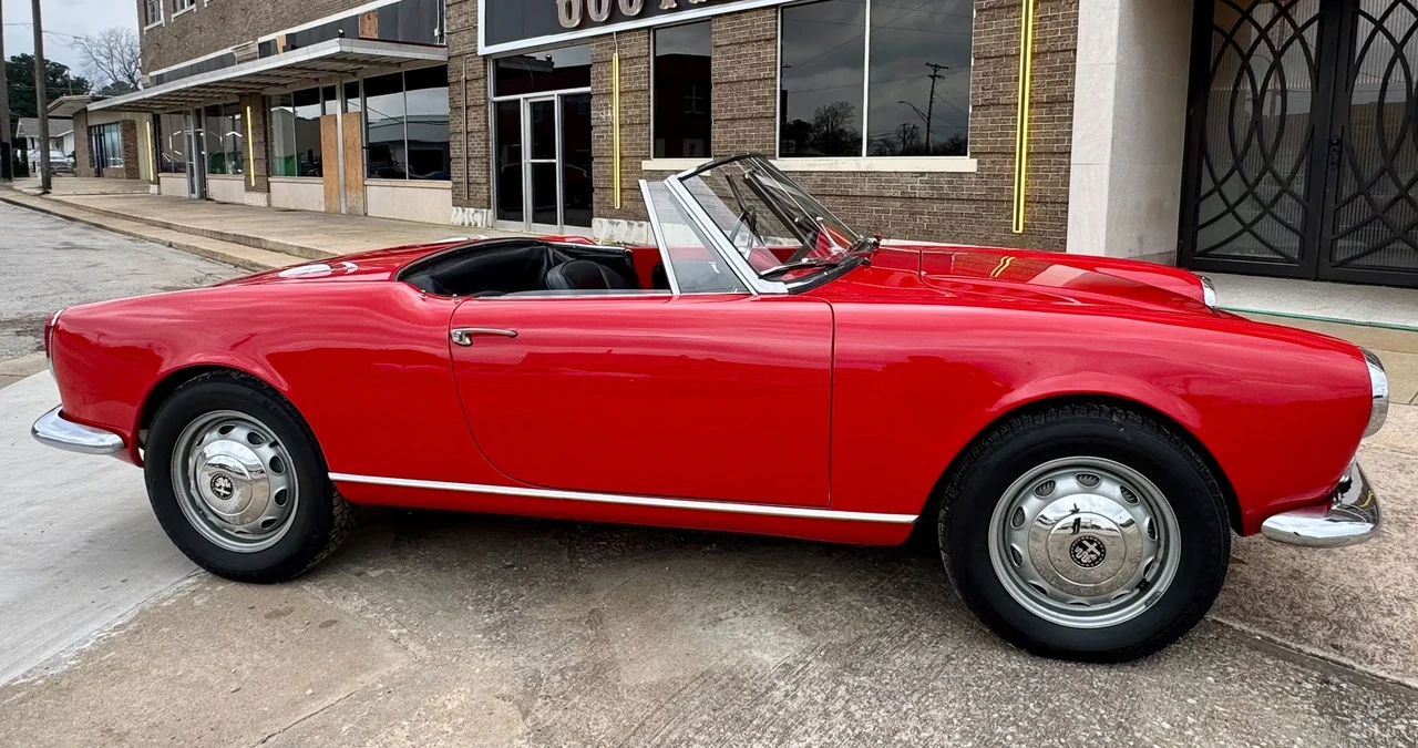 1963 Alfa Romeo 105/115 Series Spider - Image 27 of 31
