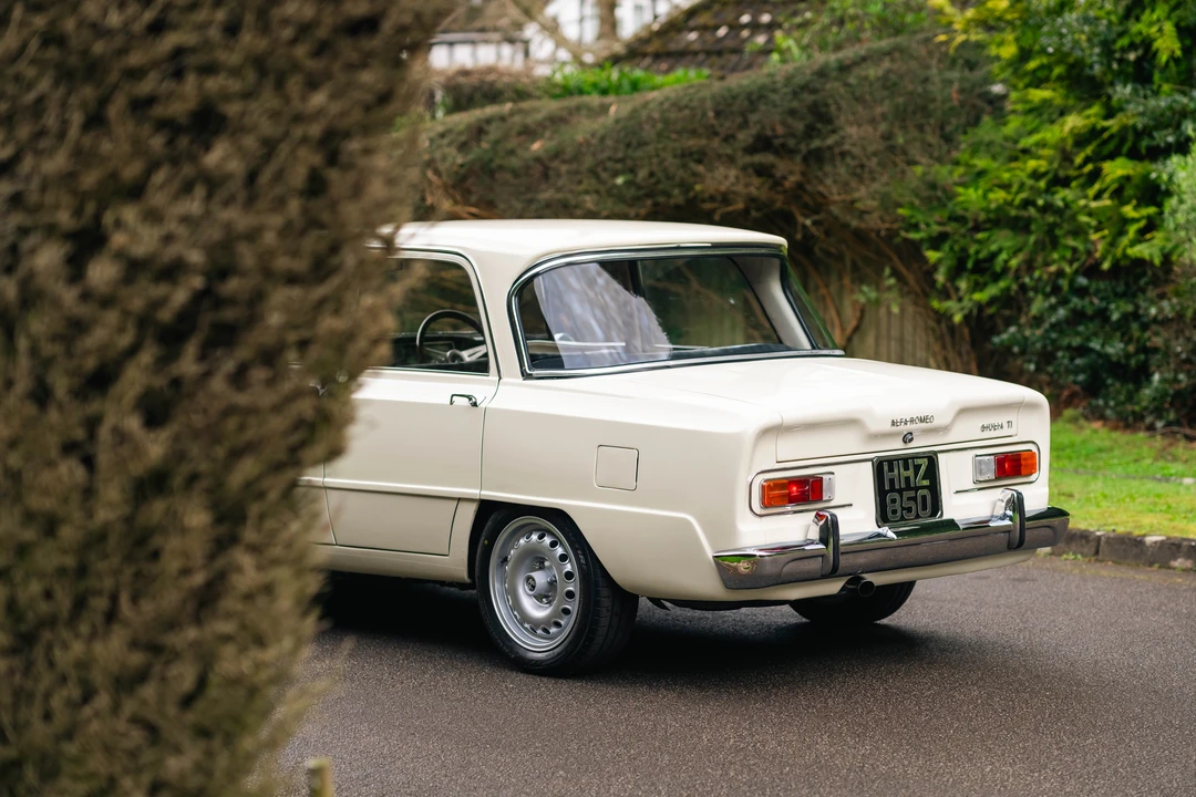 1963 Alfa Romeo Giulia Sprint GT - Image 25 of 31