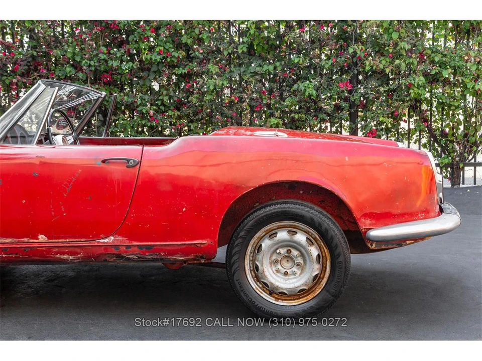 1963 Alfa Romeo Giulia Sprint GT - Image 12 of 31