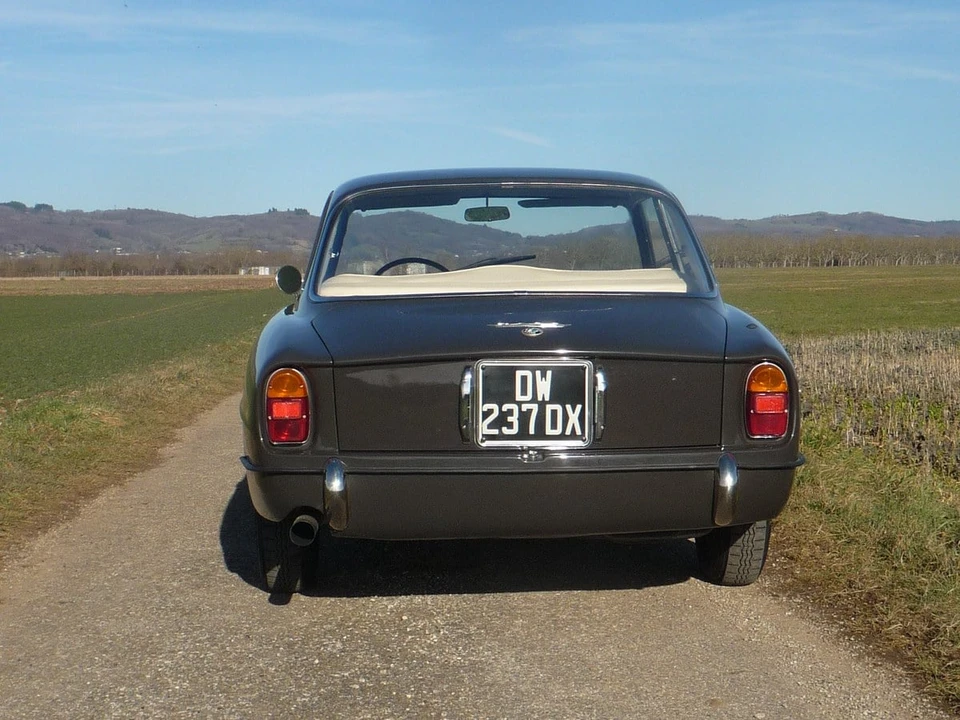 1963 Alfa Romeo 2600 - Image 3 of 30