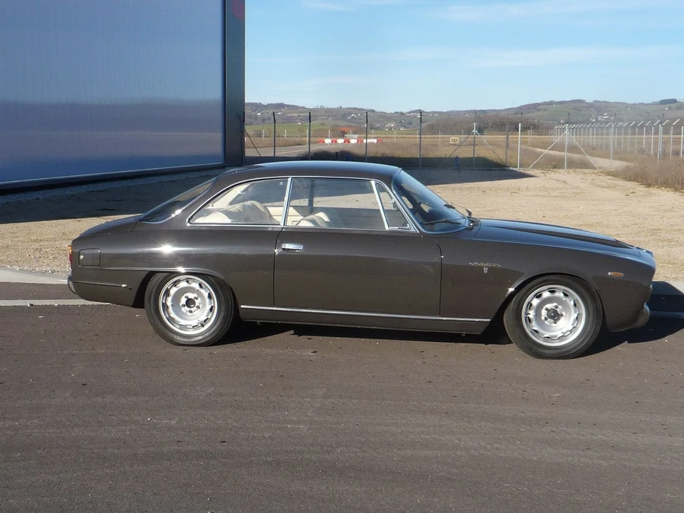 1963 Alfa Romeo 2600 - Image 7 of 30