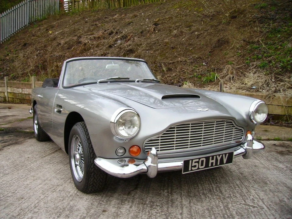 1963 Aston Martin DB4 Convertible - Image 6 of 8